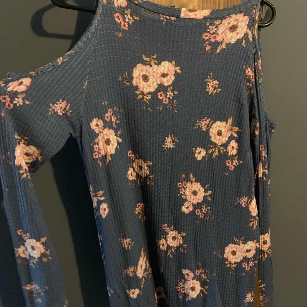 Cold shoulder Top